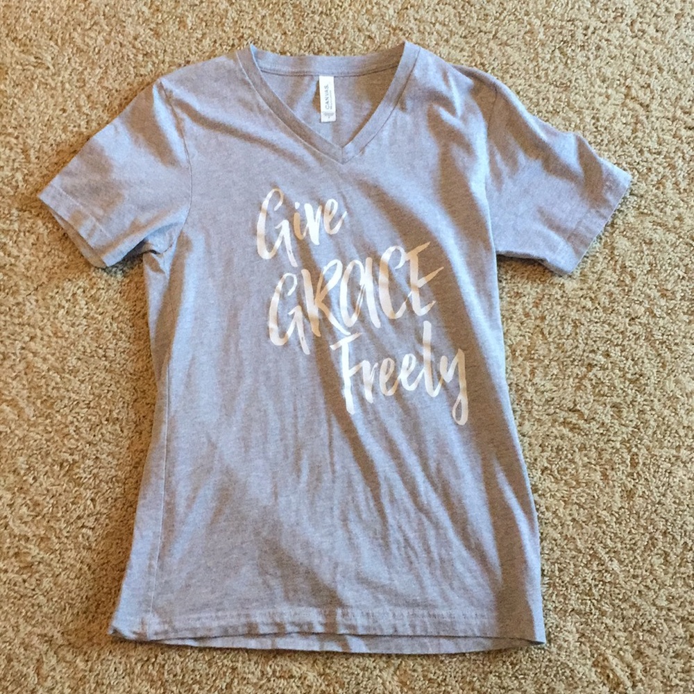 “Give grace freely” grey tee shirt